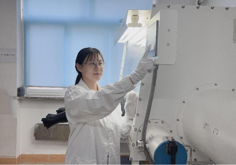 科研一線丨石爽爽：晶體生長雖慢，但每一步都通向光的未來